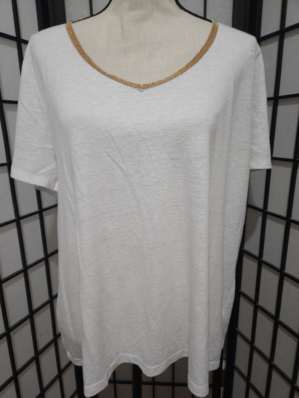 Talbots 2x Gold Beaded Linen Blend V-neck White Short Sleeve Tee